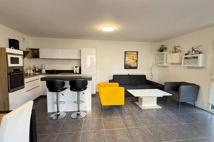 Gîte pour 5 personnes, avec Terrasse dans Office De Tourisme De Saint Jorioz