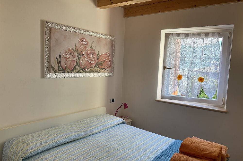 Super Preis September-Oktober drei Minuten vom Strand entfernt Sat-Wi-Fi Parkplatz in Cassone di Malcesine, Malcesine