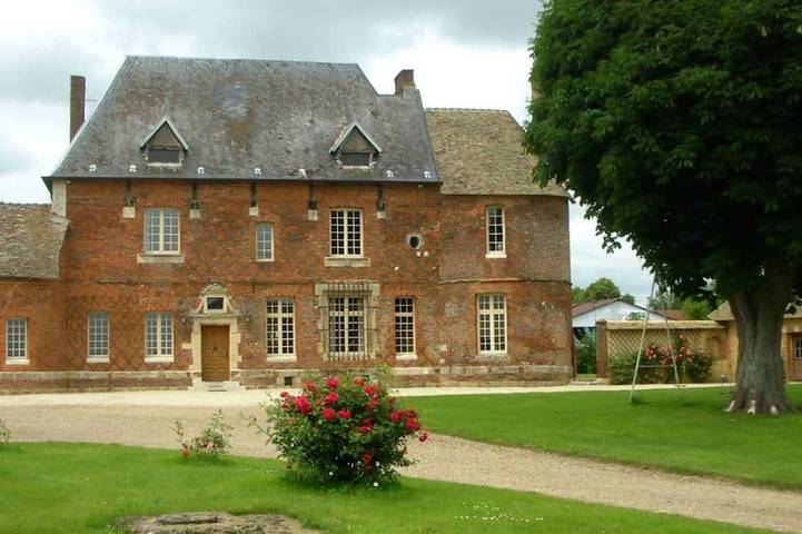 Gîte pour 12 personnes, avec jardin, animaux acceptés dans Heudicourt