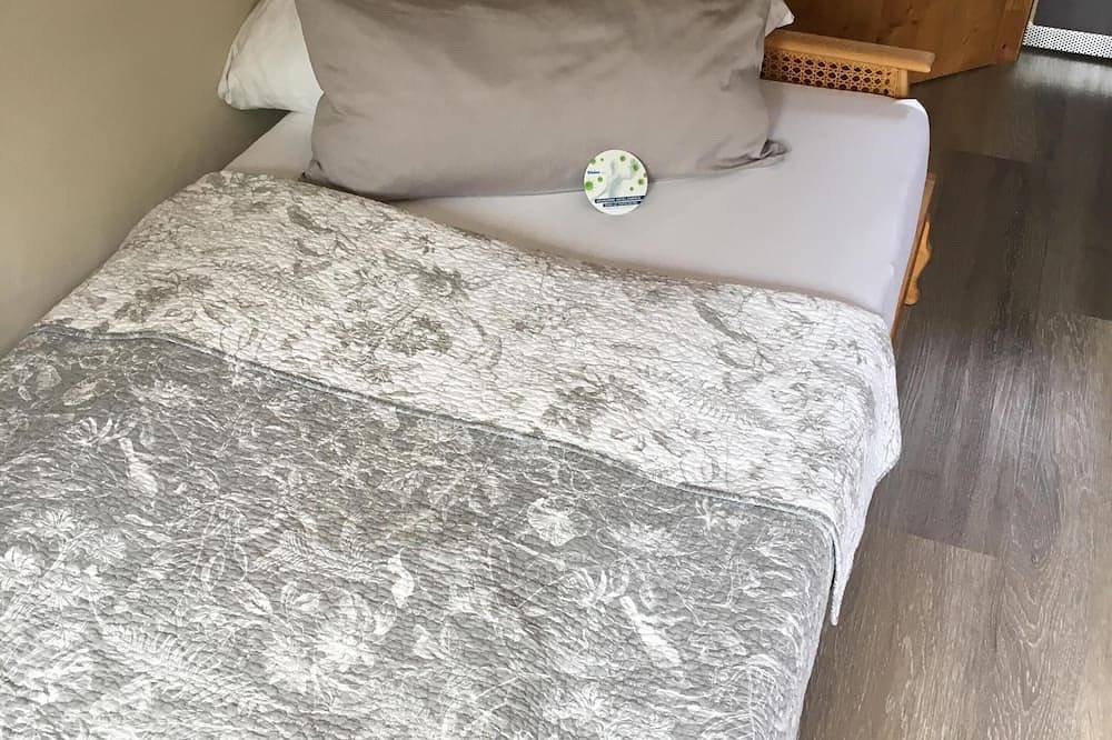Entire apartment, Studio-Private Bathroom-Balcony-Chambre in Wiesbaden, Rheingau