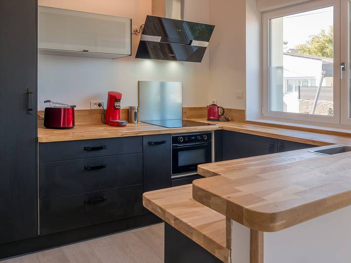 Renoviertes Steinhäuschen in Strandnähe, 4 Schlafplätze, WLAN, Terrasse in Larmor-Plage, Côte des Mégalithes