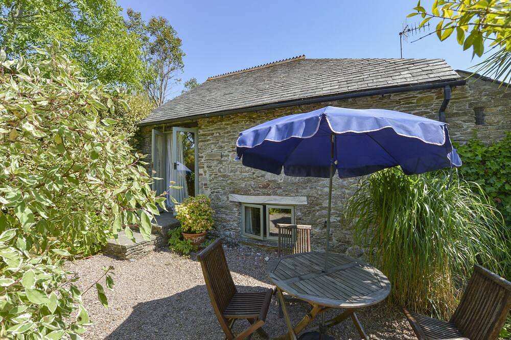 Parsonage Farm Cottage, family friendly in Newton Ferrers in Newton and Noss, South Devon