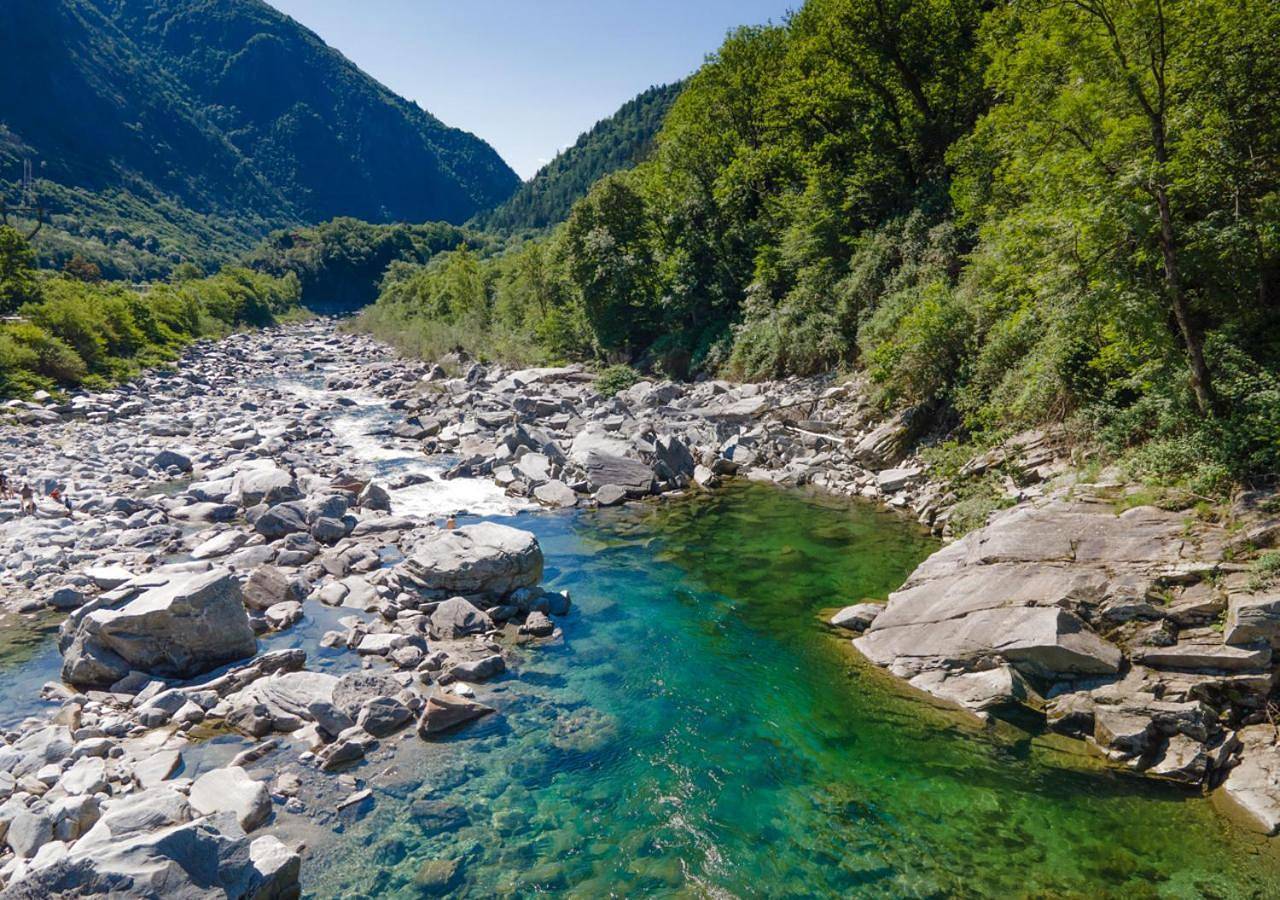 Family Bungalow with Shared Bathroom in Avegno Gordevio, Alpes tessinoises