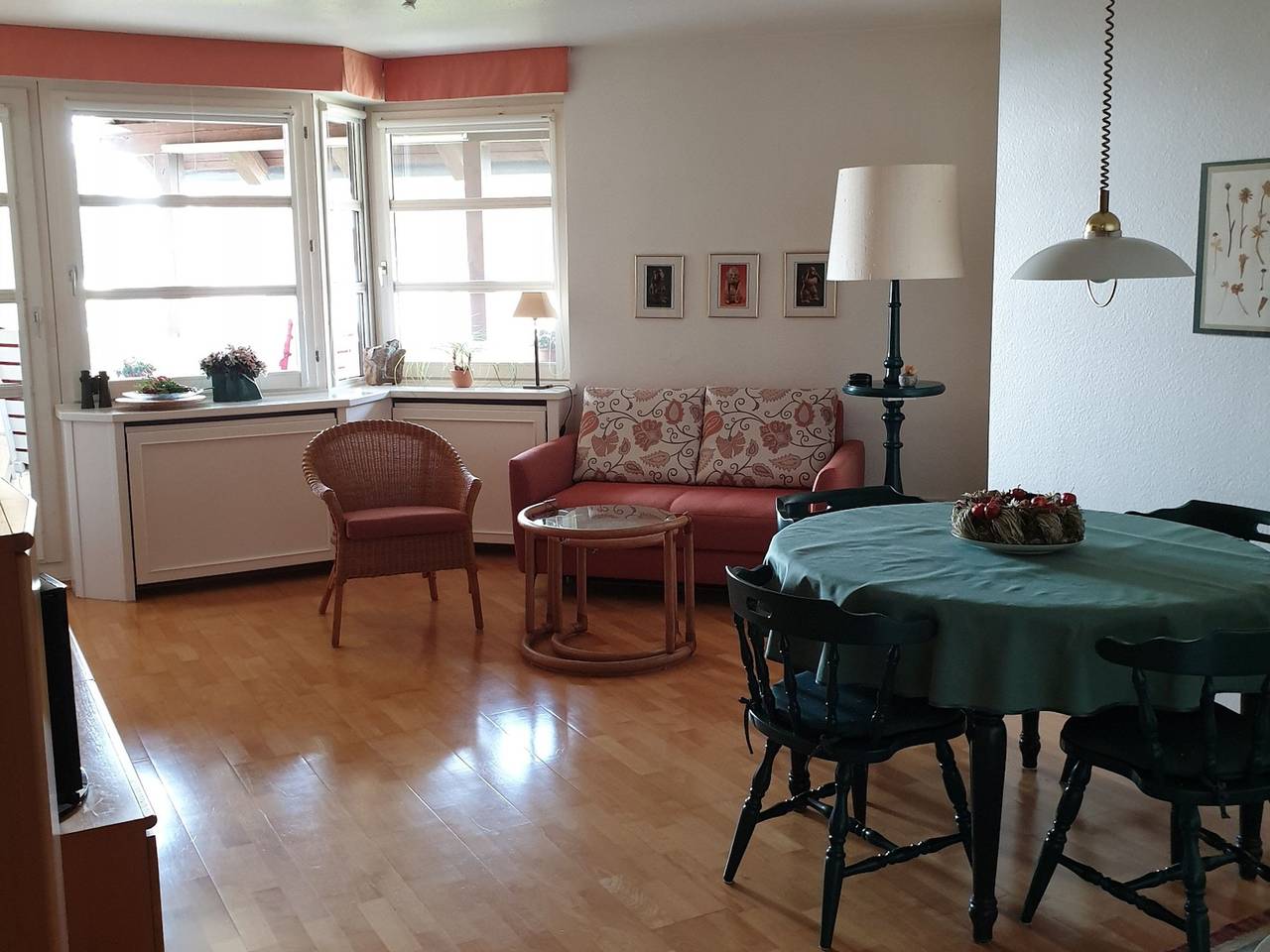 Ganze Ferienwohnung, Ferienwohnung Seegarten - Ferienwohnung mit Balkon 61qm, 1 Schlafzimmer max. 2 Personen in Hagnau am Bodensee, Region Bodensee-Oberschwaben