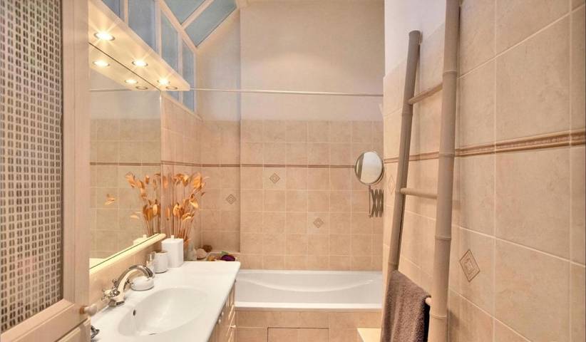 Gîte pour 4 personnes, avec jardin ainsi que vue et vue sur le lac, animaux acceptés dans Parc du Bois Vidal - 3