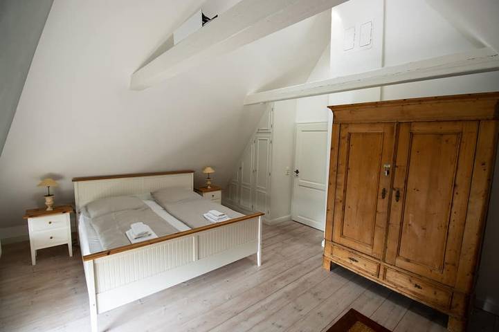 Reetdachhaus am See für bis zu 8 Personen mit 4 Sz, Kamin, Sauna, Billard in Aventoft, Nordfriesland