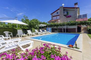 Ferienwohnung für 4 Personen, mit Pool und Balkon sowie Balkon/Terrasse in Medulin