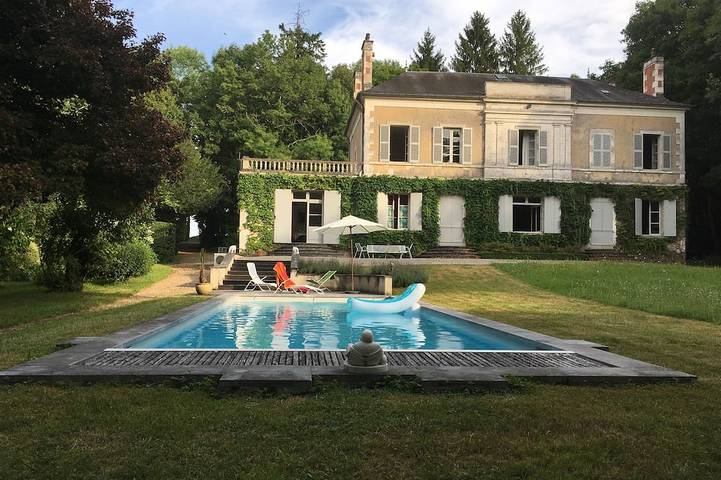 Location de vacances pour 15 personnes, avec Jardin à Saint-Germain-du-Puy