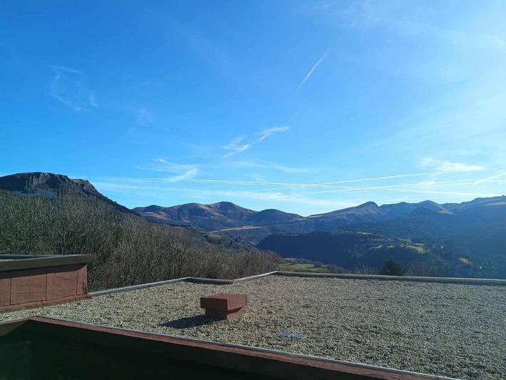 Gîte pour 6 personnes, avec balcon et vue dans La Banne d'Ordanche - 3