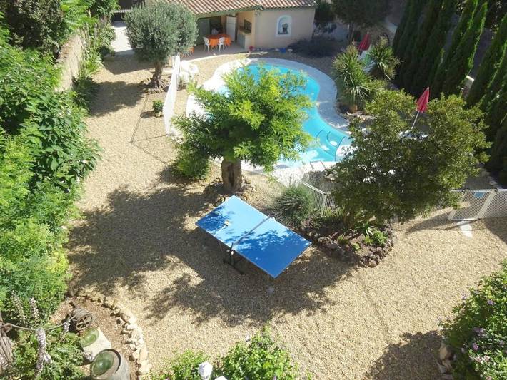 Location de vacances pour 3 personnes, avec vue et jardin ainsi que bassin pour enfant et piscine, adapté aux familles à Pomérols - 3