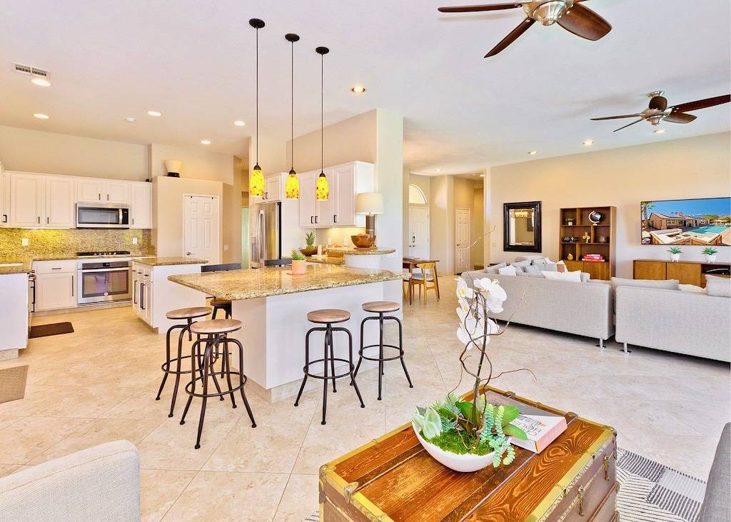 Luxury 4 bed 3 bath with saltwater pool/spa in Palm Springs, Coachella Valley