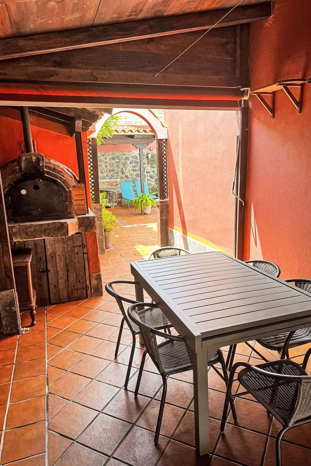 La Marea - La Marea 100.1 in Bajamar, San Cristóbal de La Laguna