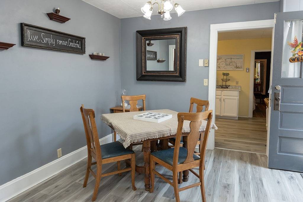 Ganze Wohnung, Cozy Apartment with Deck 1 Min. from Mississippi River & National Eagle Center. in Wabasha, Wabasha County