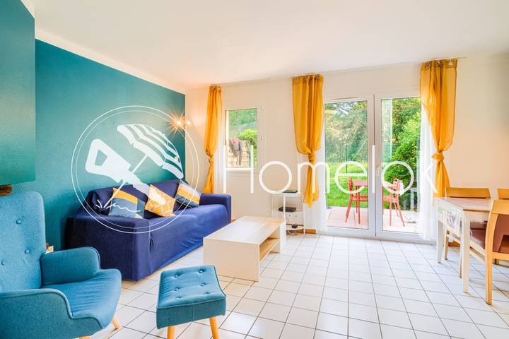 Location de vacances pour 4 personnes, avec piscine ainsi que terrasse et jardin, adapté aux familles dans Golf Saint-Laurent