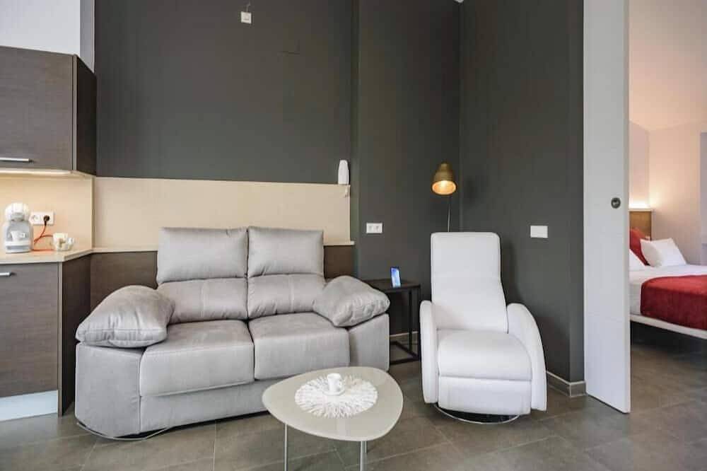 Geheel appartement, Penthouse overlooking the Dali Museum - Serena Stays in Figueres, Upper Empordà