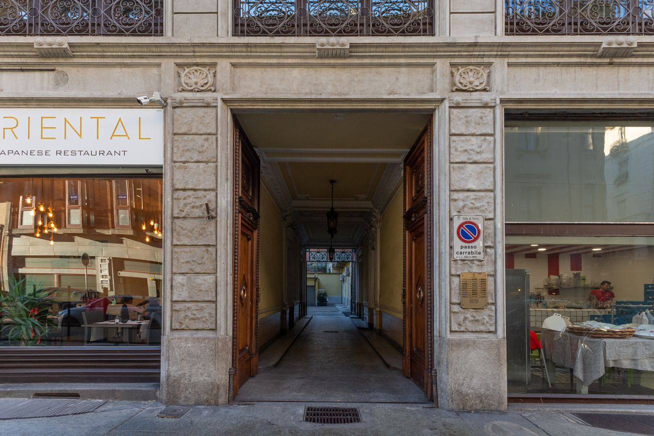 Entire apartment, Guesthost - Piazza Castello Lovely Studio in Turin, Turin Province