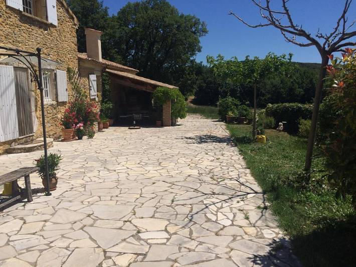 Location de vacances pour 8 personnes, avec jardin ainsi que piscine et vue à Saint-Montan - 3