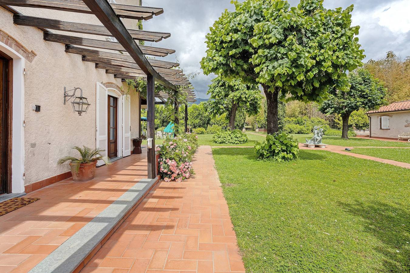 Camera Auri -Marinsky con Giardino in Comune, Wi-Fi e Aria Condizionata in Pietrasanta, Riviera Toscana