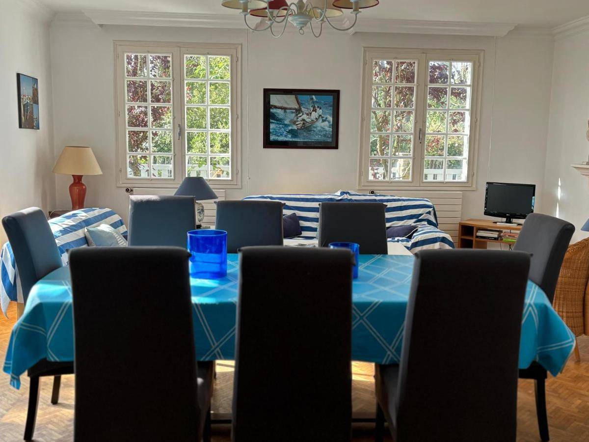 Maison Bord de Mer - 14 personnes in Les Moutiers-en-Retz, Côte de Jade