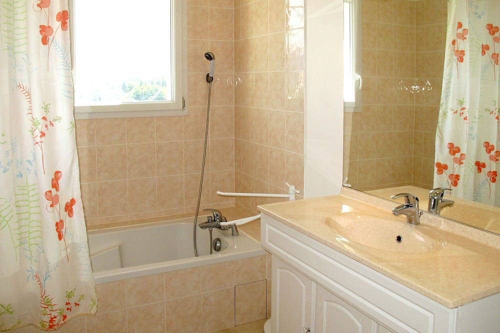 Les Lilas Blancs by Interhome in Valréas, Enclave de Valreas