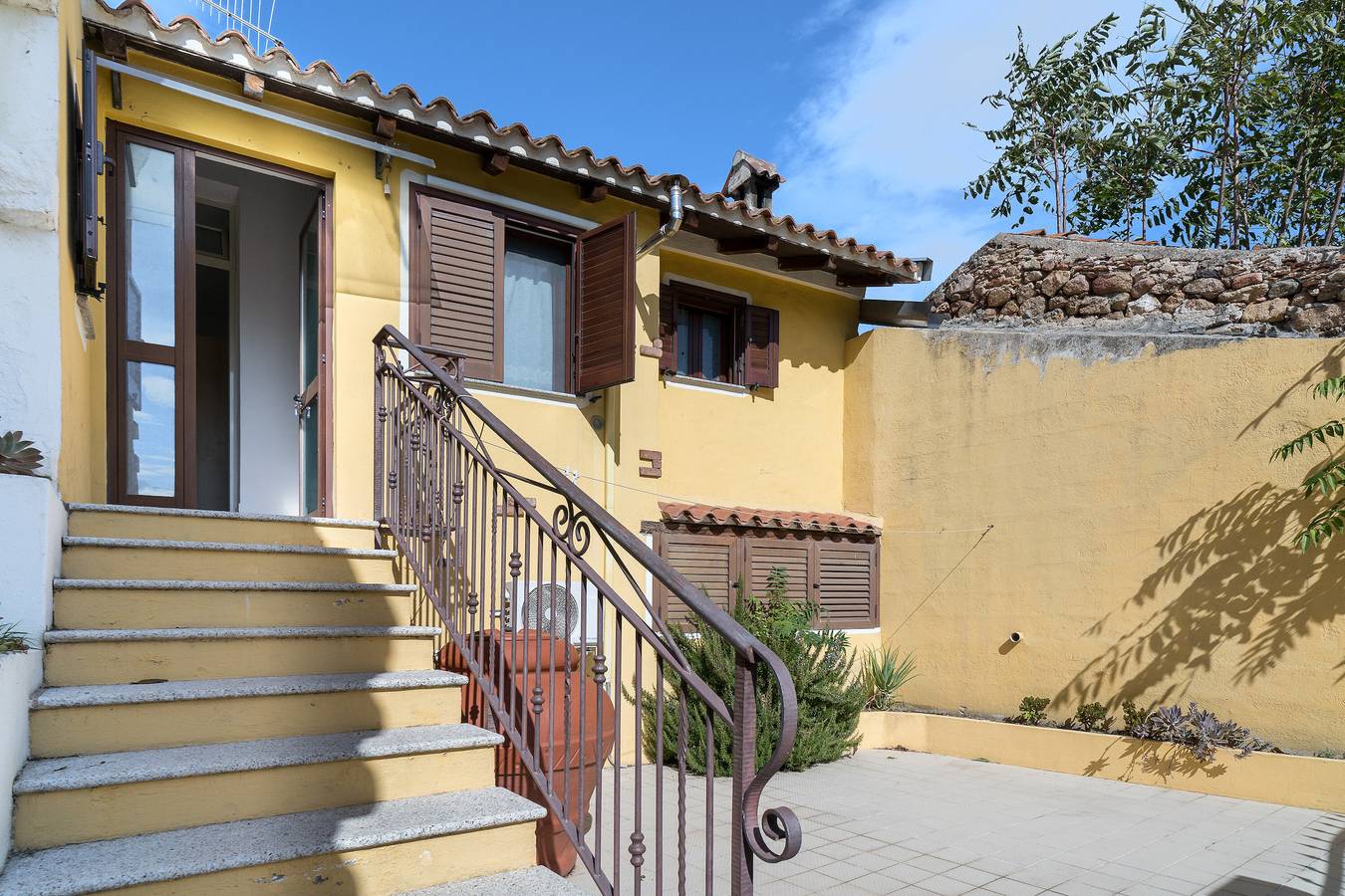 Holiday Home 'La Casa Del Sole' with Private Terrace and Air Conditioning in Lòcula, Gulf of Orosei