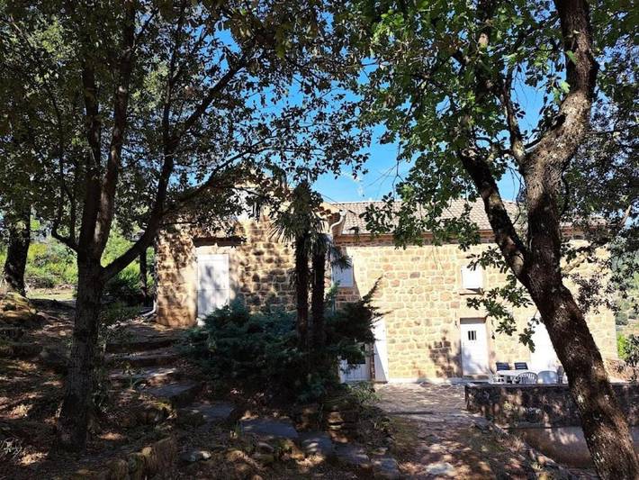 Location de vacances pour 7 personnes, avec vue ainsi que piscine et terrasse à Les Salelles - 2