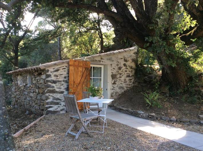 Chambre d’hôte pour 2 personnes, avec jardin ainsi que piscine et vue
