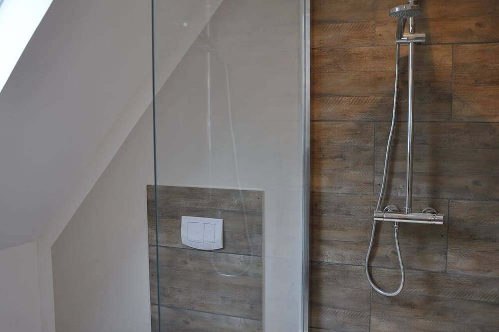 Ganze Wohnung, Historisch: Am Fuß des Elbhangs unweit des Blauen Wunders direkt am Elberadweg. in Loschwitz, Dresden