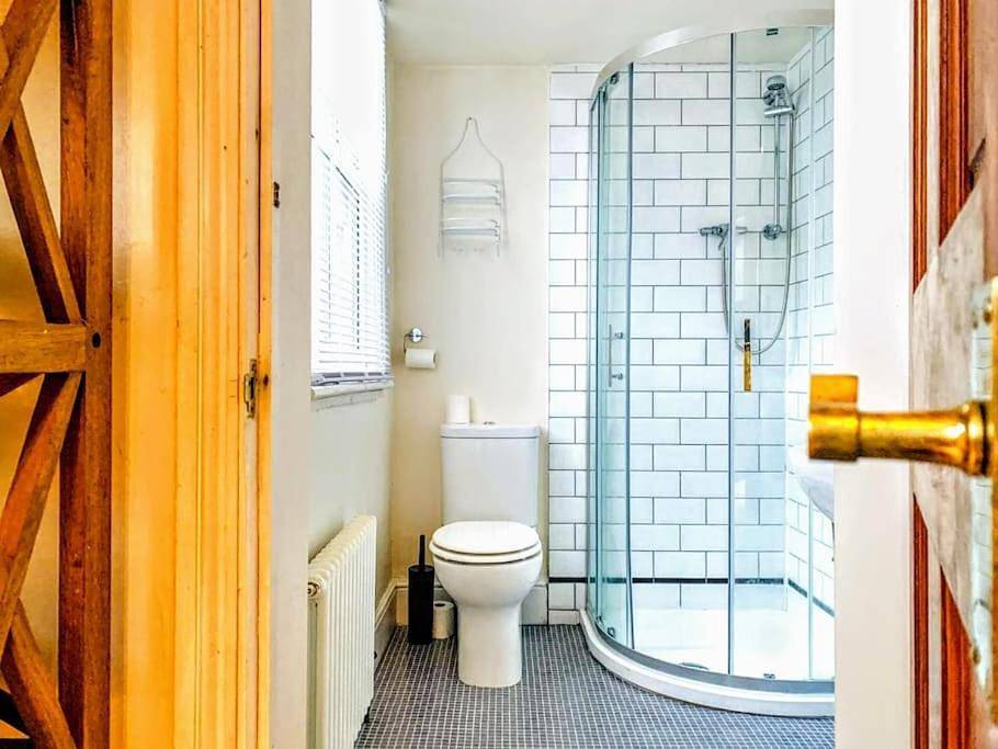 Cute Cottage 5 min walk from Cafés Station and Sea in Hastings, East Sussex