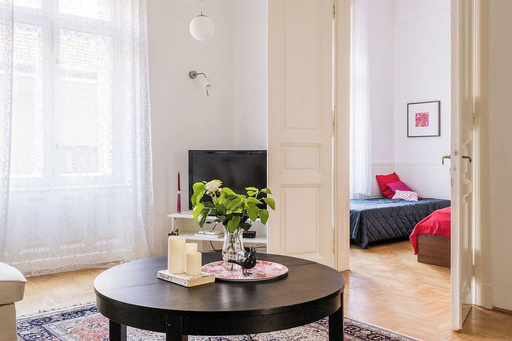 Appartement entier, Élégant, pour les freins de ville pour les familles, les groupes d'amis. Parking gratuit! in Budapest, Danube-Ipoly National Park