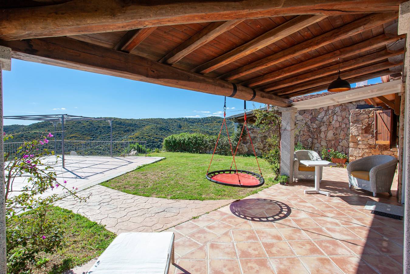 Villa per vacanze "Risveglio Con Alba" con vista mare, giardino e terrazza in La Padula Sicca, San Teodoro