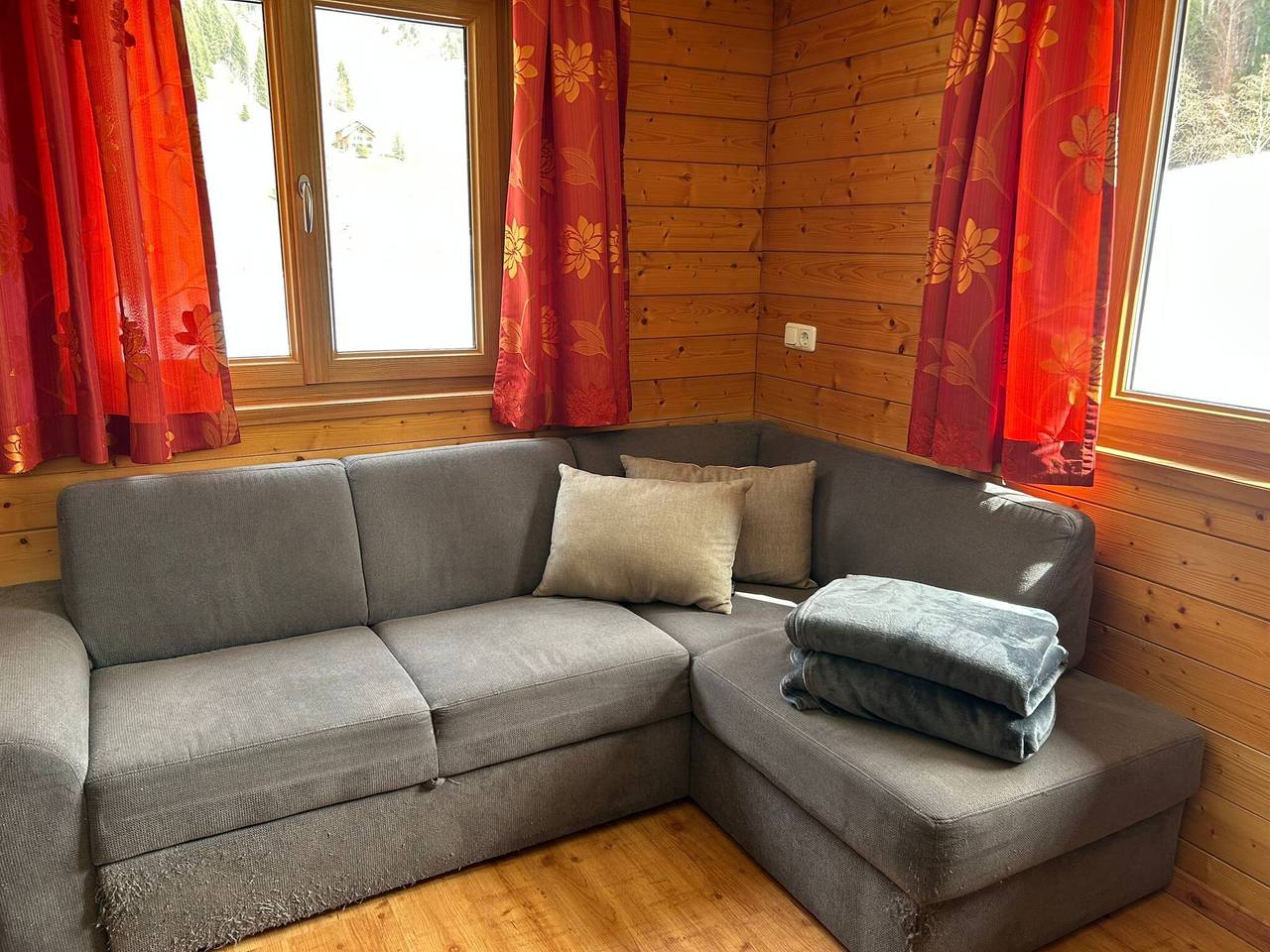 Entire apartment, Apartment 'See und Me -' with Lake View, Private Terrace and Wi-Fi in Fontanella, Lechquellengebirge