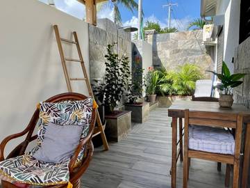 Gîte pour 3 personnes, avec terrasse à La Saline les Bains