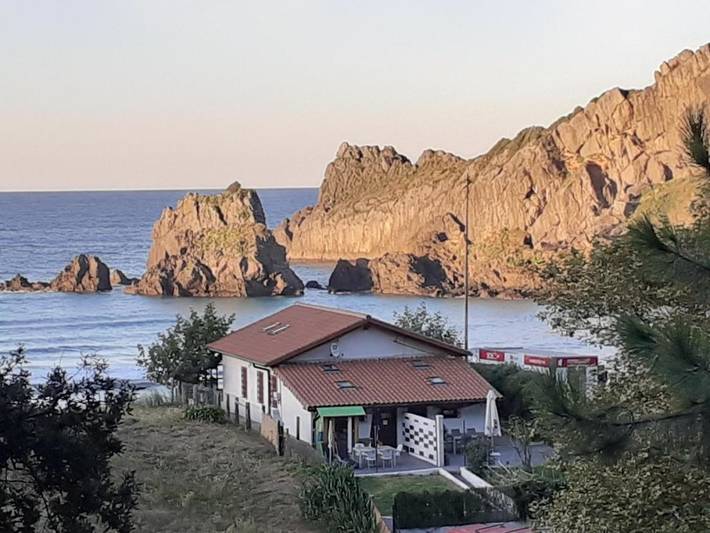 Feriehus for 5 personer, med terrasse og have samt sauna, husdyr tilladt - 1