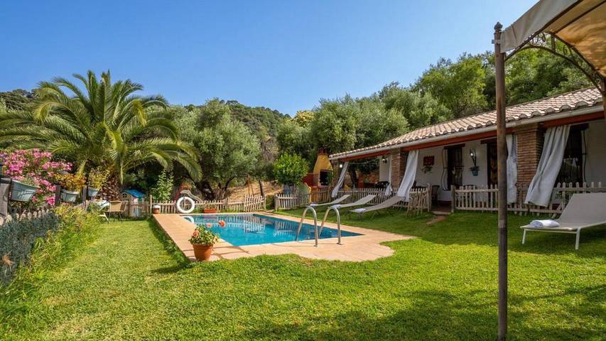 Casa de vacaciones para 6 personas, con jardín y piscina en Jubrique