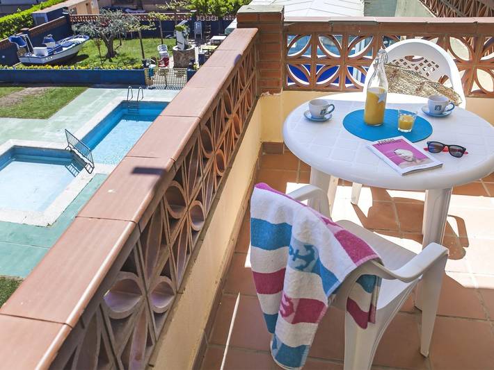 Holiday apartment for 4 people, with pool and garden in Estartit