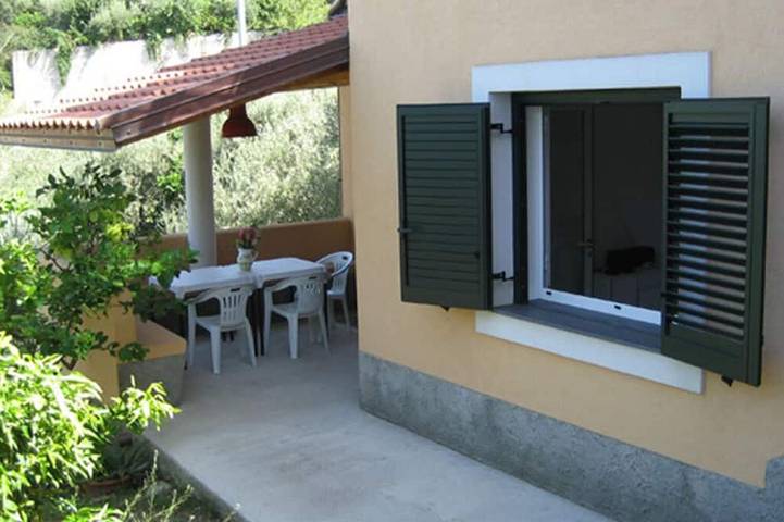 Location de vacances pour 4 personnes, avec Terrasse et Jardin à Piraino