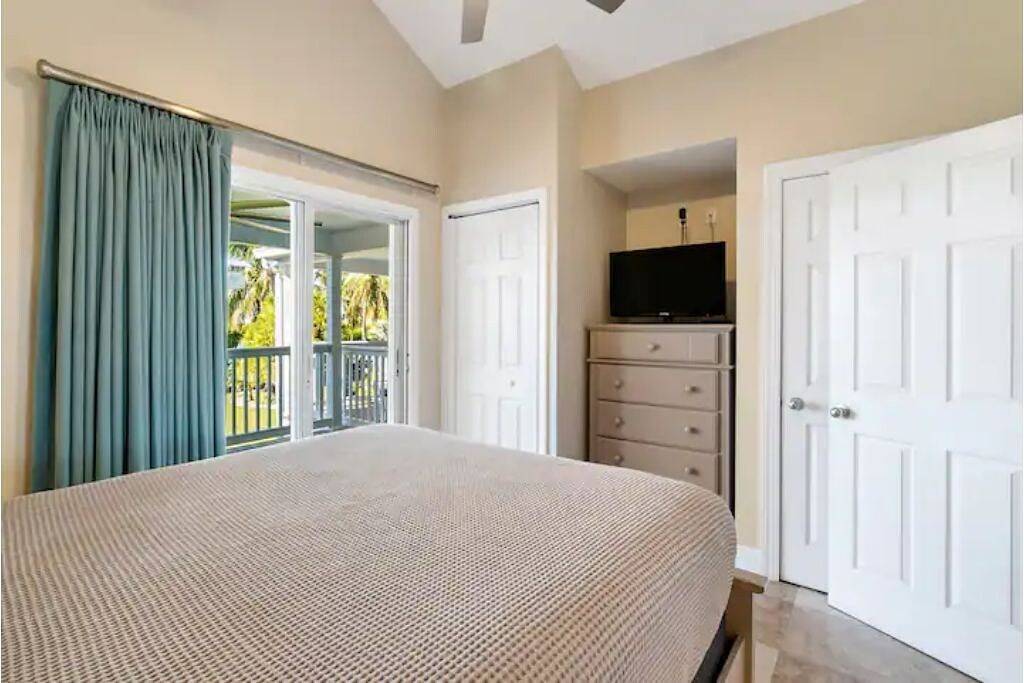 Beach House Getaway - Kayaks - 2Br 2.5Ba Coastal Villa in Duck Key, Monroe County