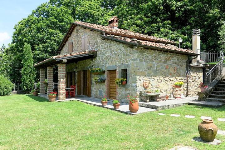 Agriturismo per 5 persone, con piscina e giardino, con animali domestici in Bagni di Lucca