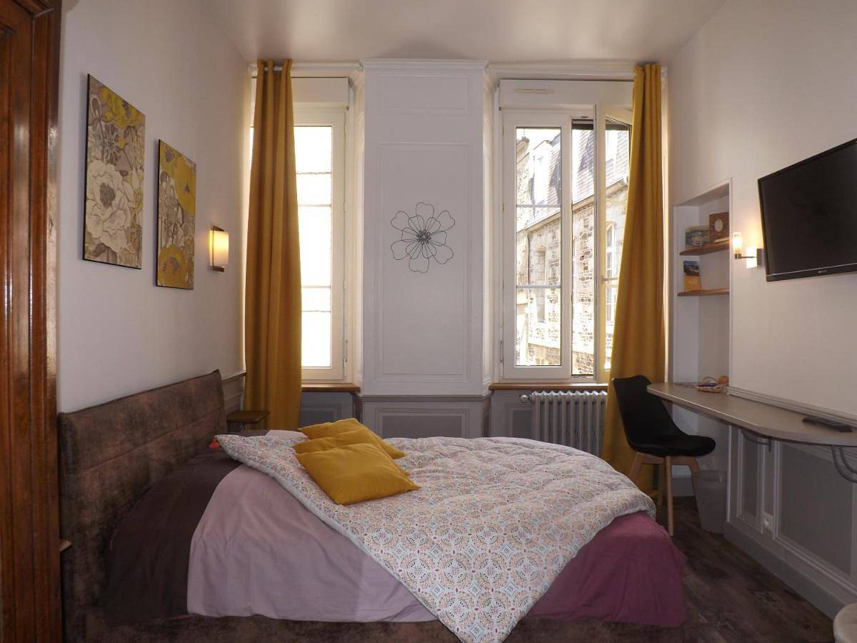 Double Room with Private Bathroom in Fougères, Fougères-Vitré