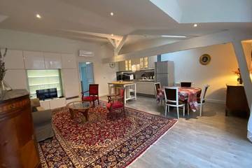 Gîte pour 4 personnes, avec piscine ainsi que jardin et sauna à Latresne