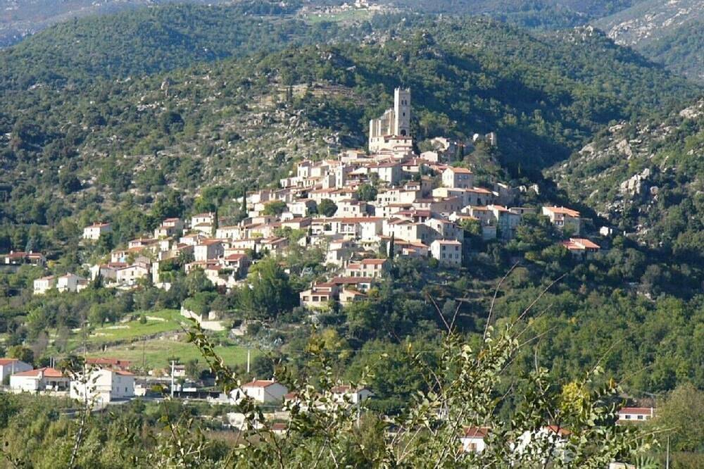 Appartement entier, Pyrénées françaises / Cottage Village méditerranéen in Eus, Région de Prades