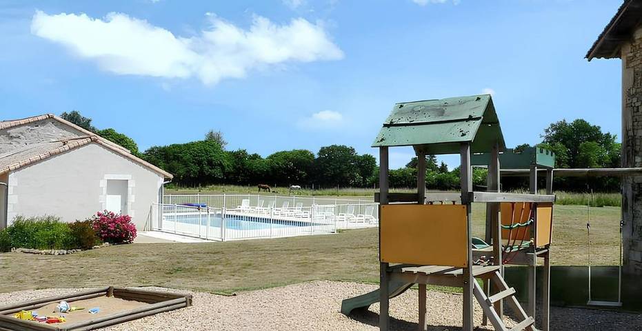 Location de vacances pour 10 personnes, avec jardin et piscine, animaux acceptés à Saint-Vincent-la-Châtre - 3