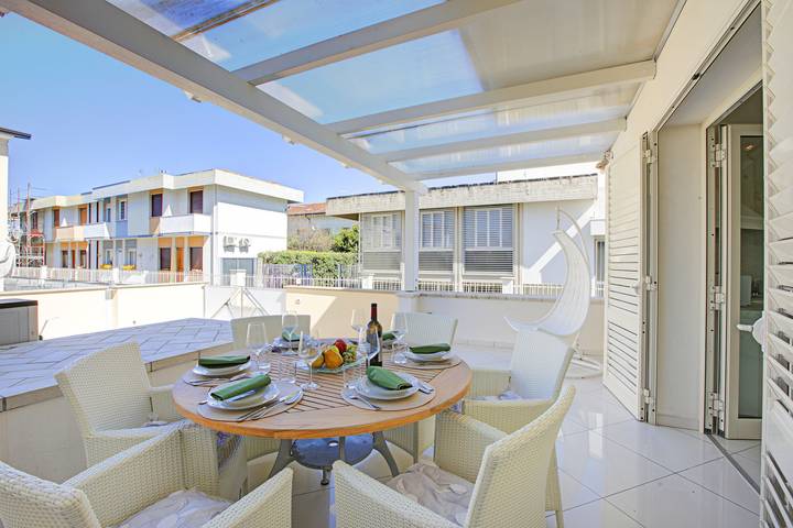 Location de vacances pour 6 personnes, avec balcon, animaux acceptés dans Torre del Lago Puccini
