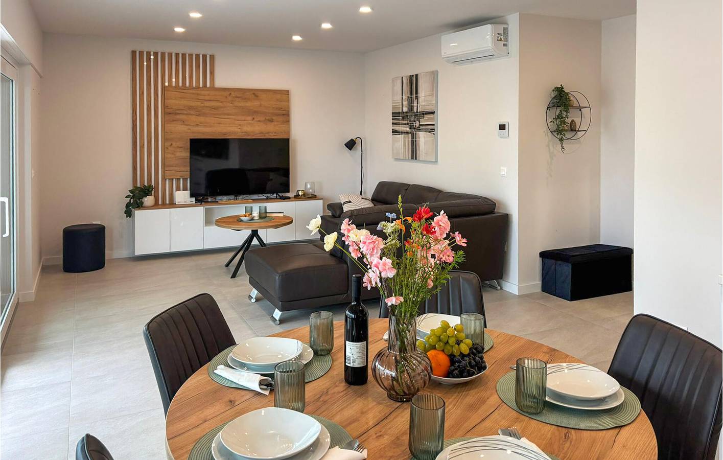Ganze Ferienwohnung, Urlaub am Meer: Modernes Apartment mit 1 Schlafzimmer, Terrasse und Annehmlichkeiten in Tucepi, Makarska Riviera