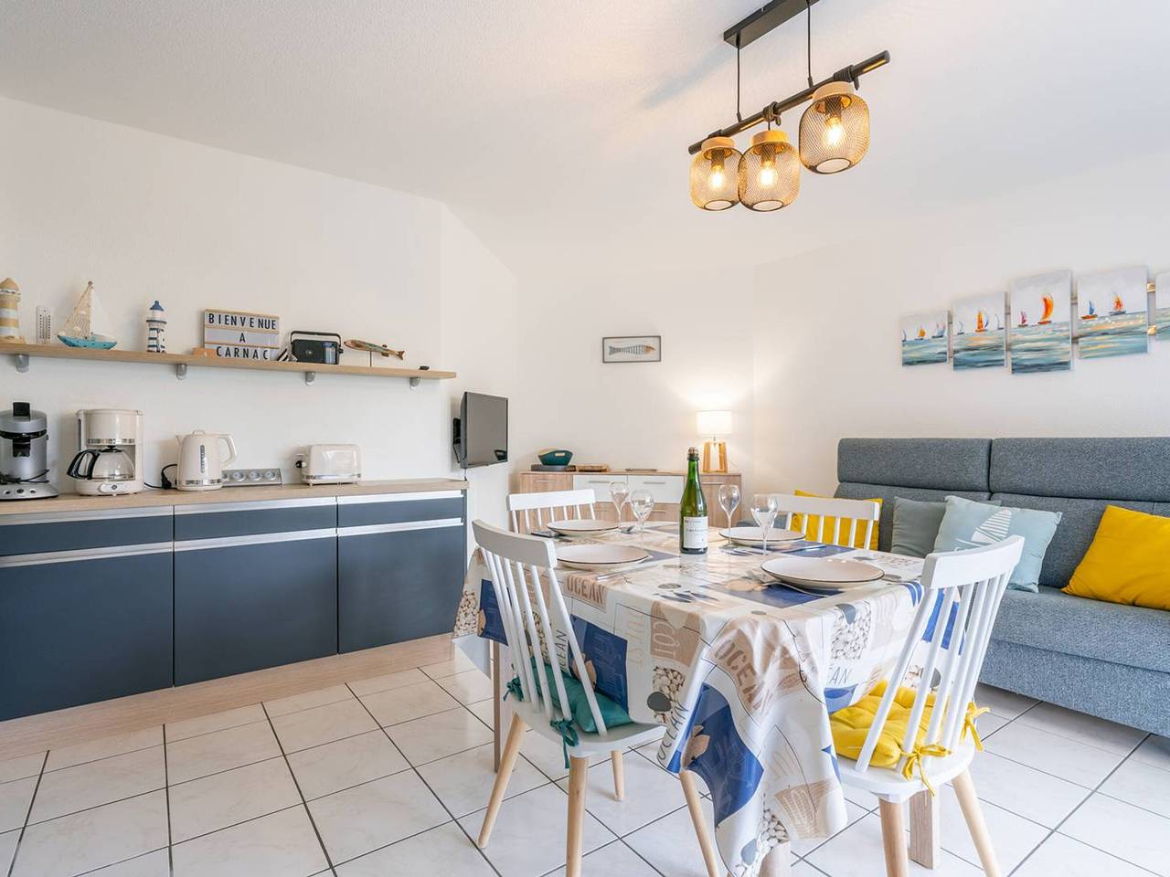 Entire apartment, Carnac: Cozy 1-Bedroom with Parking near Beaches in Carnac, Côte des Mégalithes