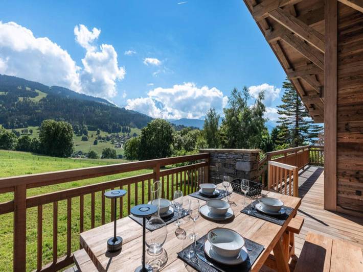 Location de vacances pour 12 personnes, avec terrasse et piscine à Combloux