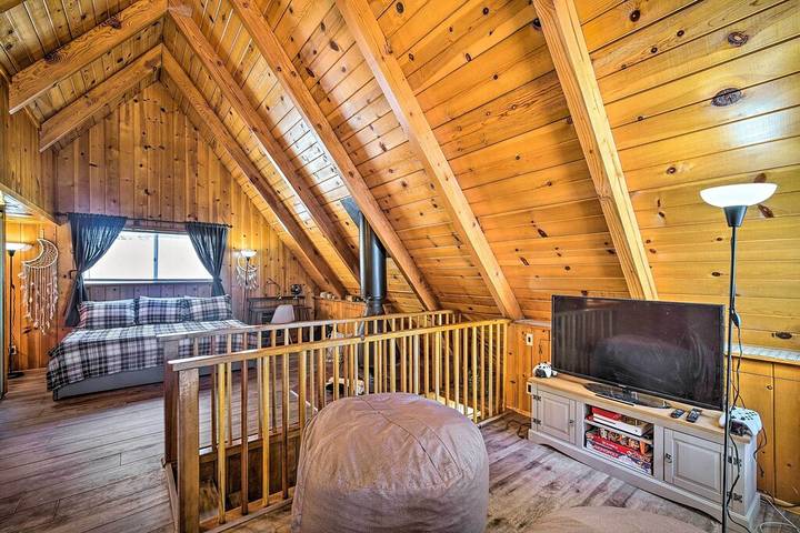 Log cabin for 7 people, with terrace in Running Springs