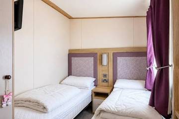 Bungalow for 6 People in Waveney District, Suffolk, Photo 3