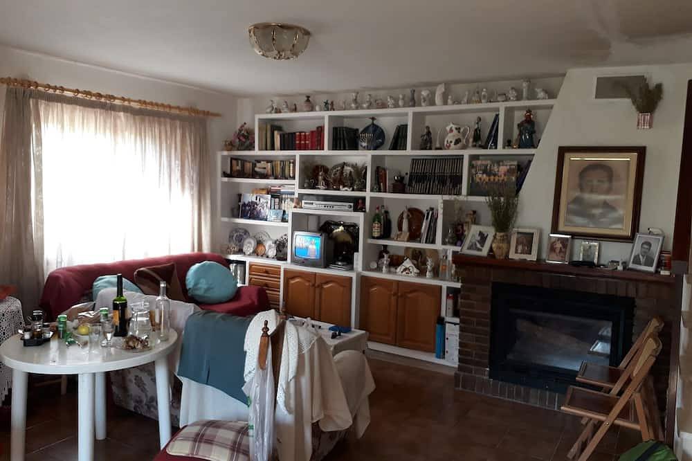 Villa ajardinada a medio camino entre el mar y la alta montaña in Argelita, Provincia de Castellón